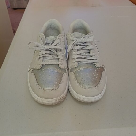 Size 10 - Air Jordan 1 Retro OG Low Metallic Silver Nike - Picture 3 of 10
